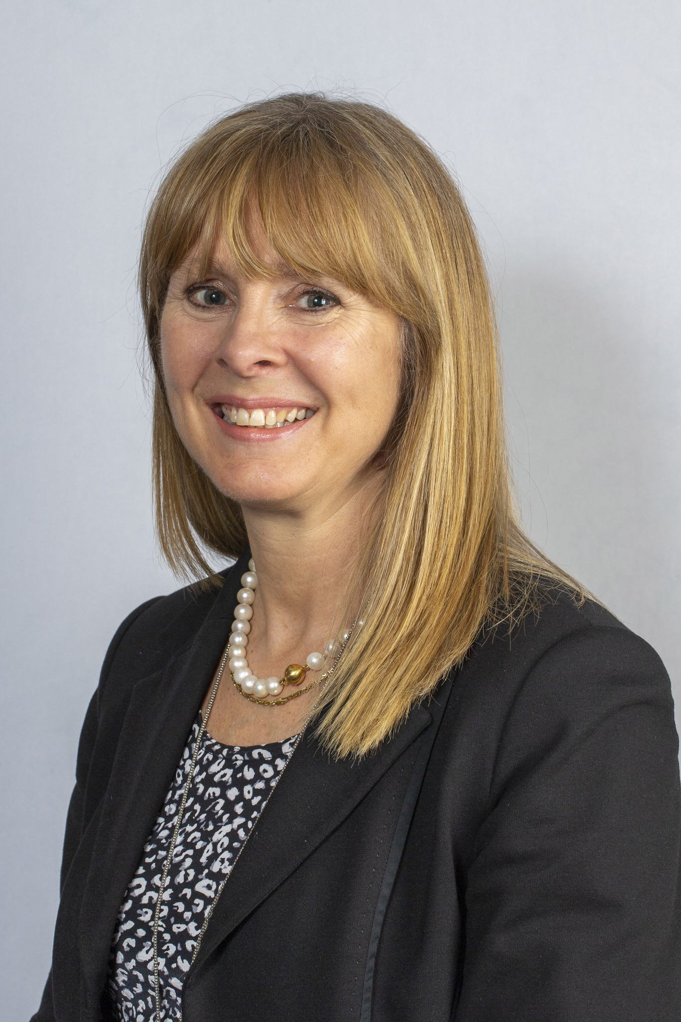 Lesley_Cooper founder WorkingWell, seen smiling and with shoulder lenght hairstyle
